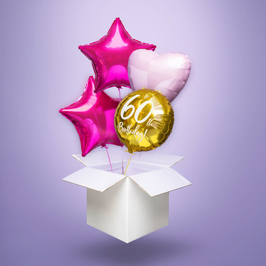 Zestaw balonów foliowych na 60. urodziny: dwie różowe gwiazdki, jasnoróżowe serce i złoty okrągły balon z napisem „60th Birthday”, wypełnione helem i wyskakujące z białego kartonu.